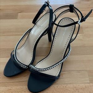 NWOT Adrienne Vittadini Women’s Size 9 Black Cross Silver Chain Heel Sandal